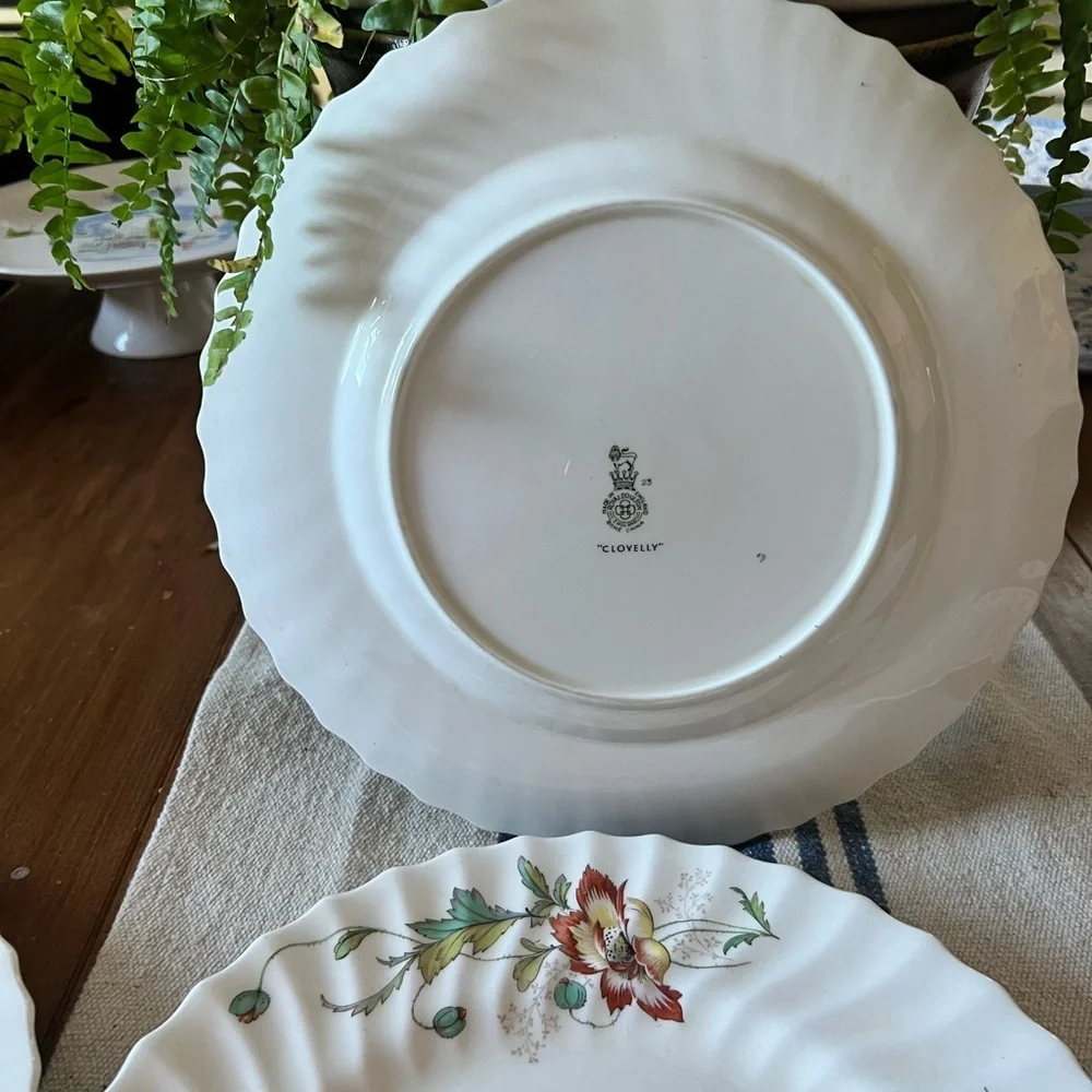 7 Royal Doulton Clovelly Floral Bone China Dinner Plates 10.5” Made in England